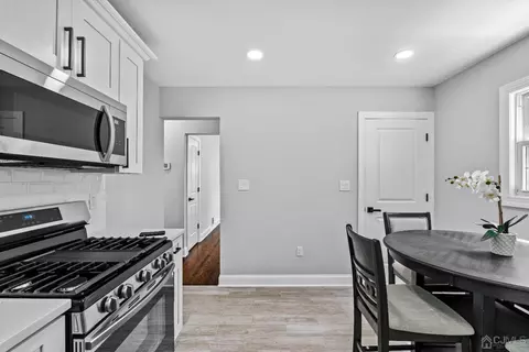 413 Fairview Ave, Middlesex, NJ 08846 photo 9