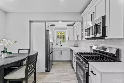 413 Fairview Ave, Middlesex, NJ 08846 photo 5