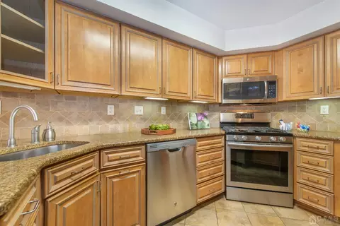 11 Juniper Ct, Edison, NJ 08820 photo 9