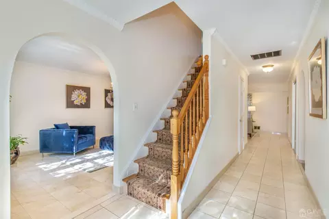 11 Juniper Ct, Edison, NJ 08820 photo 2