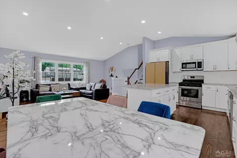2 Hazel Ave, Edison, NJ 08820 photo 16