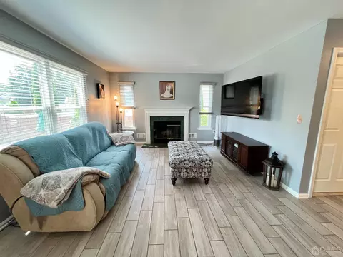 16 York Dr, Helmetta, NJ 08828 photo 9