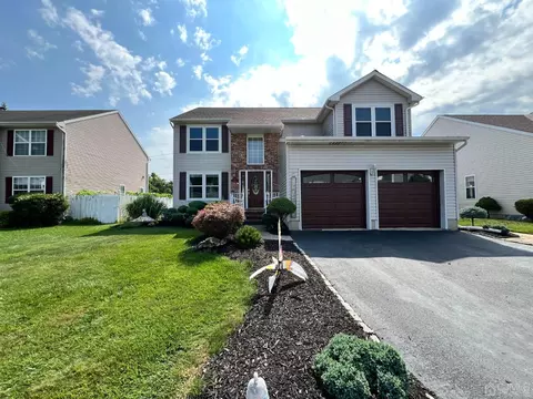 16 York Dr, Helmetta, NJ 08828 photo 2