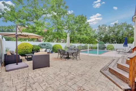 2 Lysbeth Ln, Matawan, NJ 07747 photo 5