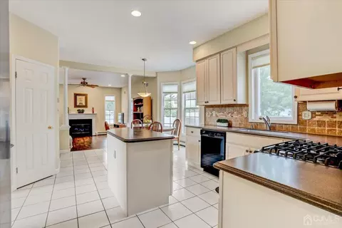 2 Lysbeth Ln, Matawan, NJ 07747 photo 16