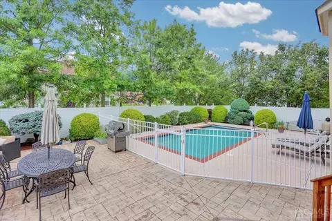 2 Lysbeth Ln, Matawan, NJ 07747 photo 9