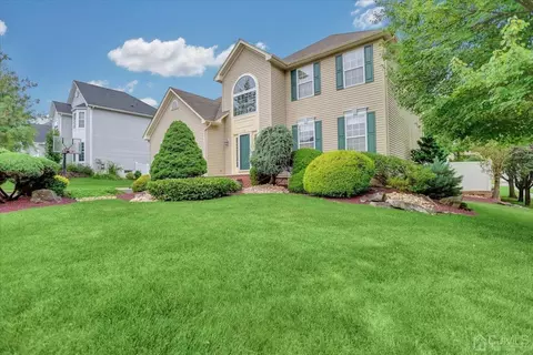 2 Lysbeth Ln, Matawan, NJ 07747 photo 2