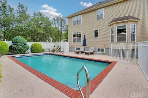 2 Lysbeth Ln, Matawan, NJ 07747 photo 6