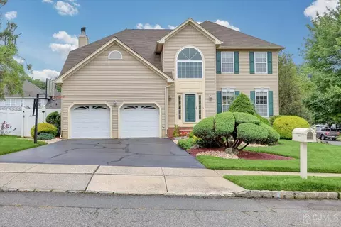 2 Lysbeth Ln, Matawan, NJ 07747 photo 1