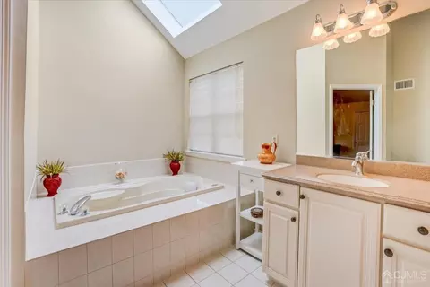 2 Lysbeth Ln, Matawan, NJ 07747 photo 31