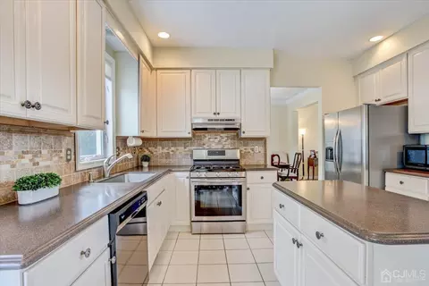 2 Lysbeth Ln, Matawan, NJ 07747 photo 17