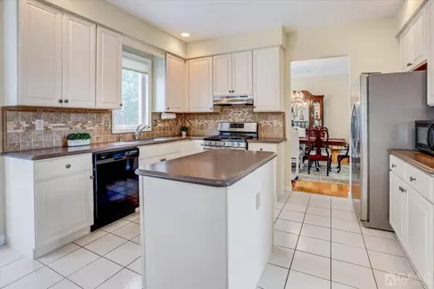 2 Lysbeth Ln, Matawan, NJ 07747 photo 18