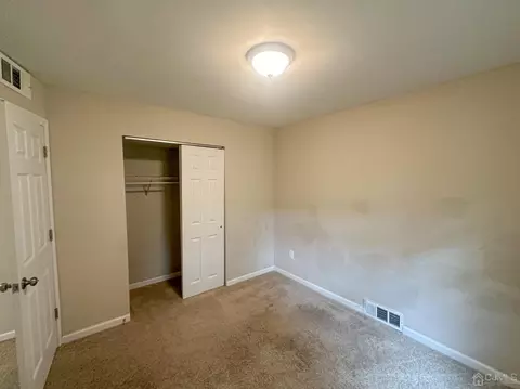 446 Old Post Rd, Edison, NJ 08817 photo 6