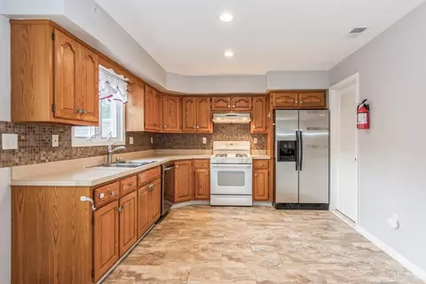 640 Bound Brook Rd, Middlesex, NJ 08846 photo 8