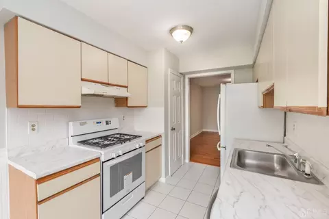 14 Snowflake Ln, Edison, NJ 08820 photo 7