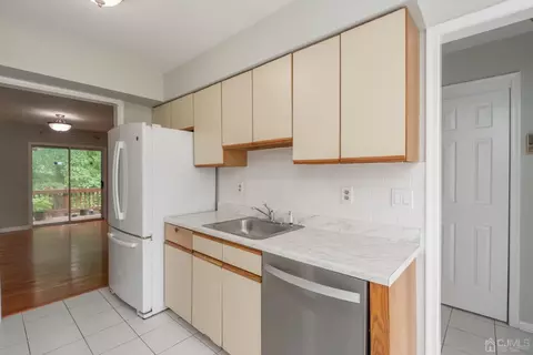 14 Snowflake Ln, Edison, NJ 08820 photo 10