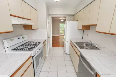 14 Snowflake Ln, Edison, NJ 08820 photo 8