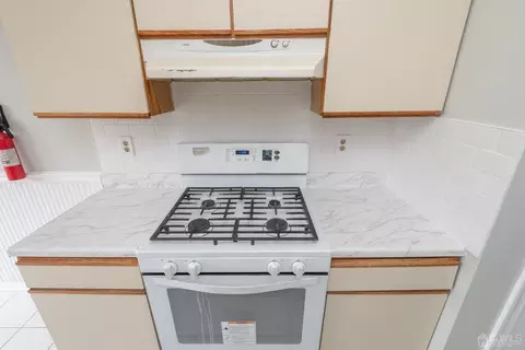 14 Snowflake Ln, Edison, NJ 08820 photo 9