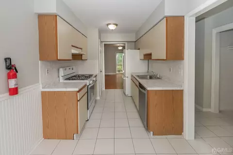14 Snowflake Ln, Edison, NJ 08820 photo 6