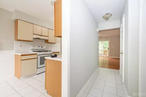 14 Snowflake Ln, Edison, NJ 08820 photo 4