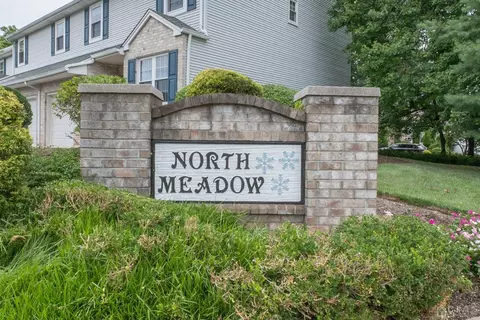 14 Snowflake Ln, Edison, NJ 08820 photo 1