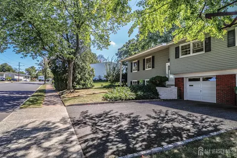 33 Harmon Rd, Edison, NJ 08837 photo 2