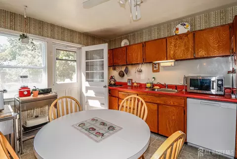 33 Harmon Rd, Edison, NJ 08837 photo 11