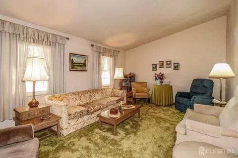33 Harmon Rd, Edison, NJ 08837 photo 5