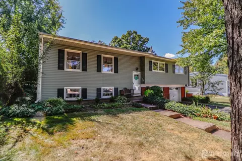 33 Harmon Rd, Edison, NJ 08837 photo 3