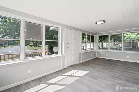 190 Shepherd Ave, Middlesex, NJ 08846 photo 4