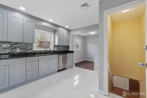 13 Becker Dr, Sayreville, NJ 08859 photo 11