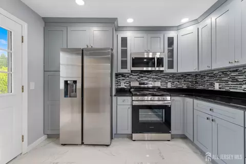 13 Becker Dr, Sayreville, NJ 08859 photo 9