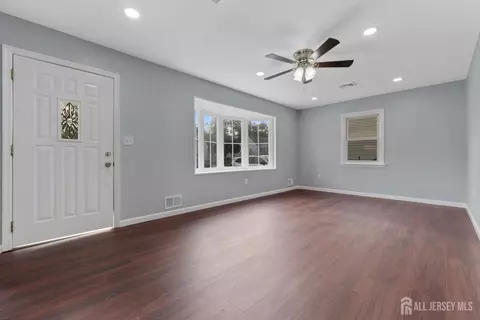 13 Becker Dr, Sayreville, NJ 08859 photo 4