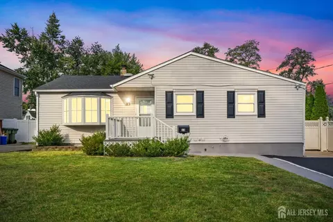 13 Becker Dr, Sayreville, NJ 08859 photo 2