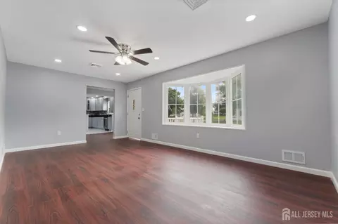 13 Becker Dr, Sayreville, NJ 08859 photo 5