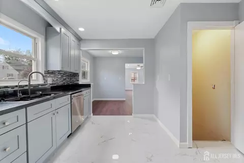 13 Becker Dr, Sayreville, NJ 08859 photo 12
