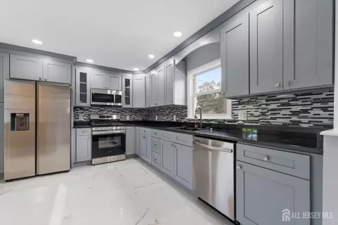 13 Becker Dr, Sayreville, NJ 08859 photo 8