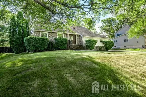 30 Jonathan Dr, Edison, NJ 08820 photo 2