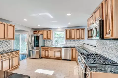 30 Jonathan Dr, Edison, NJ 08820 photo 11