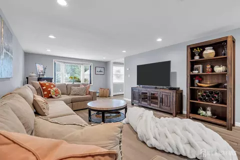19 Phillips Rd, Edison, NJ 08817 photo 6