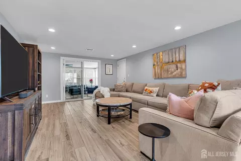 19 Phillips Rd, Edison, NJ 08817 photo 5