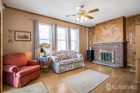 201 Chestnut St, Middlesex, NJ 08846 photo 4