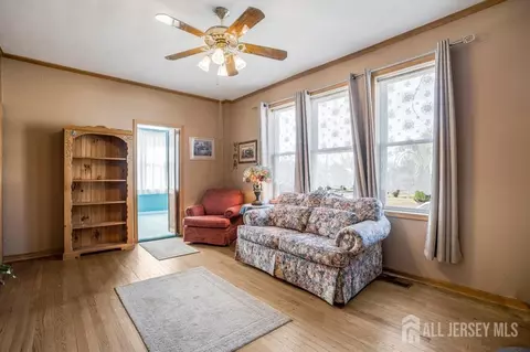201 Chestnut St, Middlesex, NJ 08846 photo 5