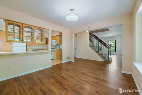 201 Maplecrest Rd, Edison, NJ 08820 photo 7