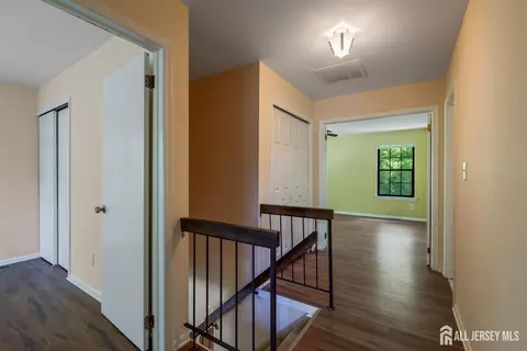 201 Maplecrest Rd, Edison, NJ 08820 photo 17