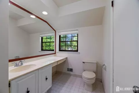 201 Maplecrest Rd, Edison, NJ 08820 photo 15