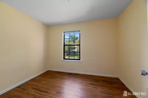 201 Maplecrest Rd, Edison, NJ 08820 photo 18