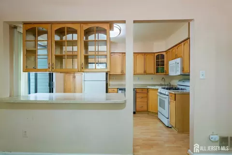 201 Maplecrest Rd, Edison, NJ 08820 photo 8