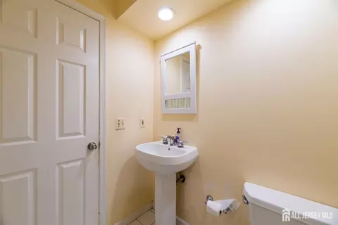 201 Maplecrest Rd, Edison, NJ 08820 photo 22