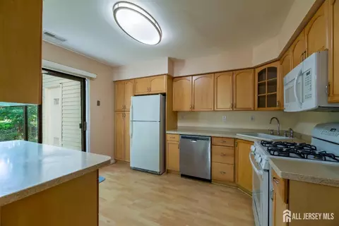 201 Maplecrest Rd, Edison, NJ 08820 photo 9